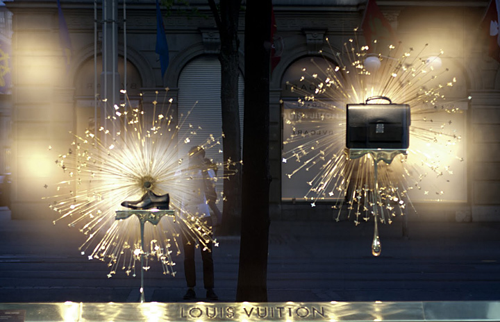 Louis Vuitton & Jeff Koons Window Display- Build by Acierta  Visual  merchandising displays, Retail interior design, Window display