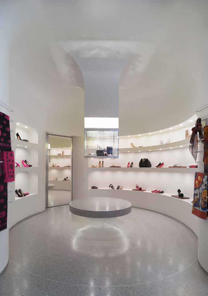 Alexander McQueen: Alexander McQueen Opens Its Largest Flagship Store In  Paris - Luxferity