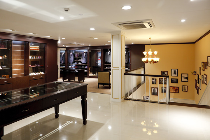 Louis Philippe ﬂagship store