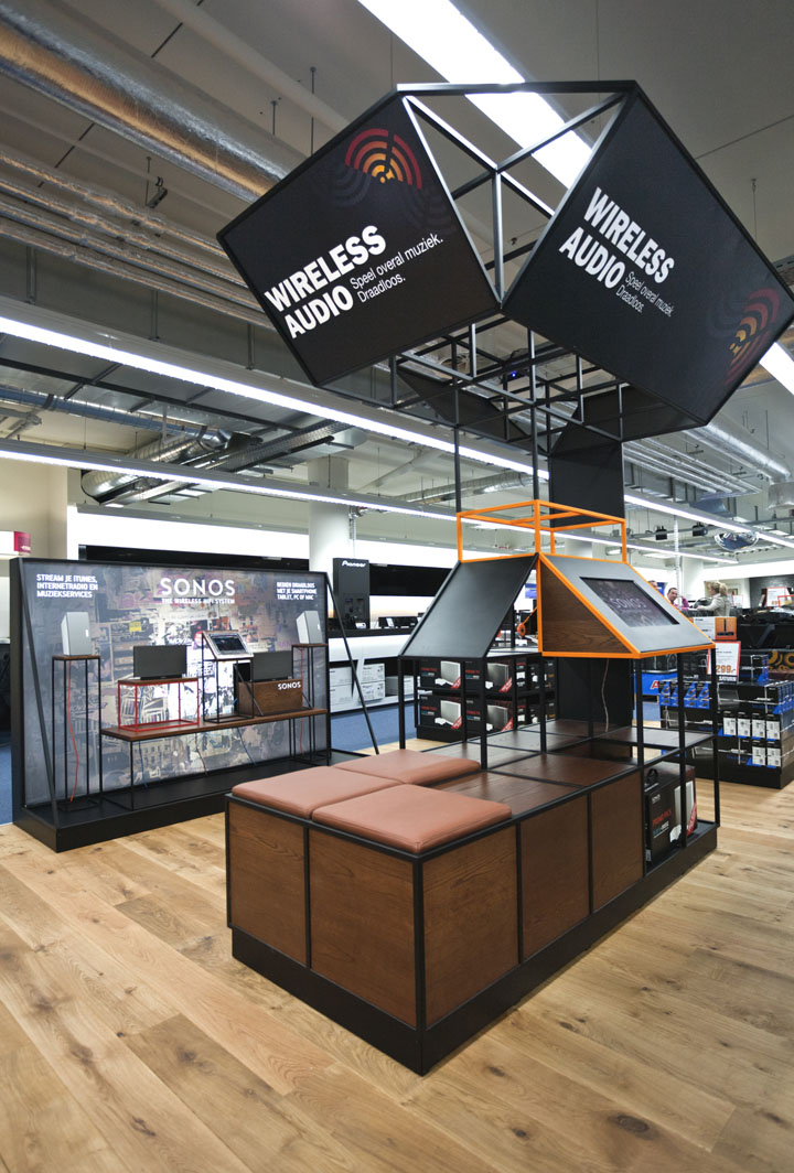 & TomTom shop-in-shops in Saturn by Storeage, Amsterdam