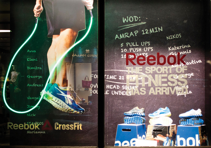 Databasen Let at læse stakåndet Reebok window display by Onoma Architects, Athens