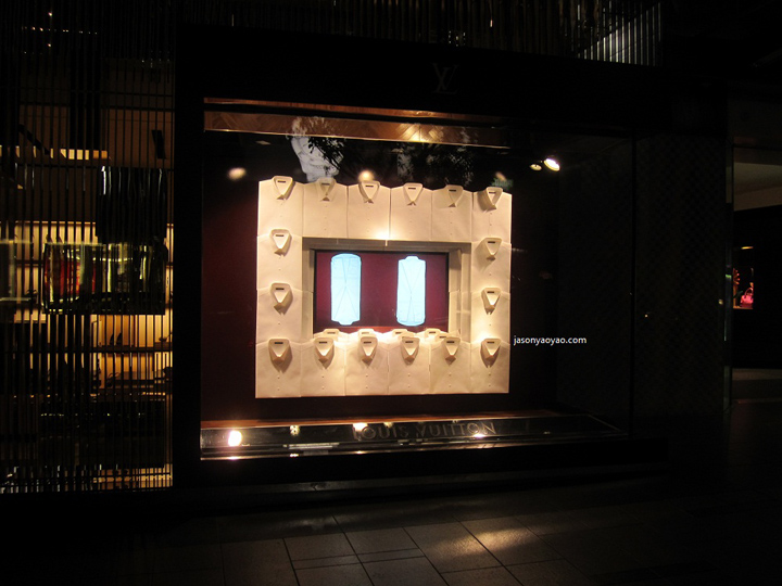Louis Vuitton windows, Hong Kong » Retail Design Blog