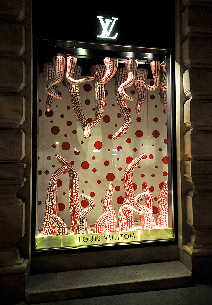Louis Vuitton Ornaments Spider Web Window Display - Best Window Displays