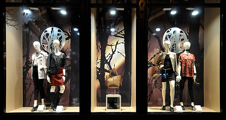 Louis Vuitton window displays Autumn 2012, Budapest visual merchandising