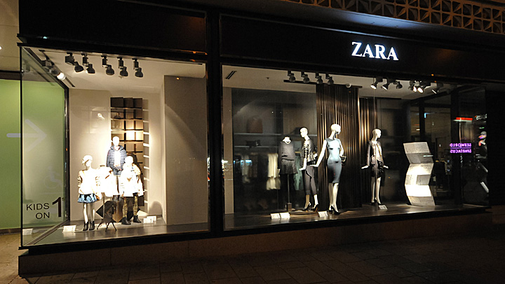 zara window shopping