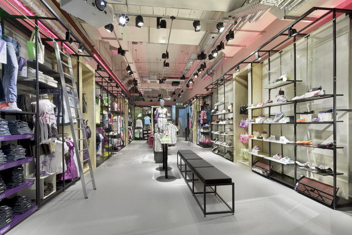 Controverse Interactie oriëntatie Adidas NEO flagship store, Berlin