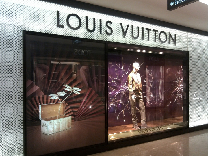 Paris Louis Vuitton Store  Visual merchandising displays, Window display  design, Display design