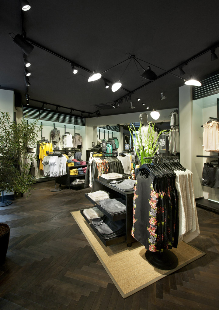 dwaas Publicatie landelijk VILA Clothes shop by Riis Retail, Vimmelskaftet Copenhagen – Denmark