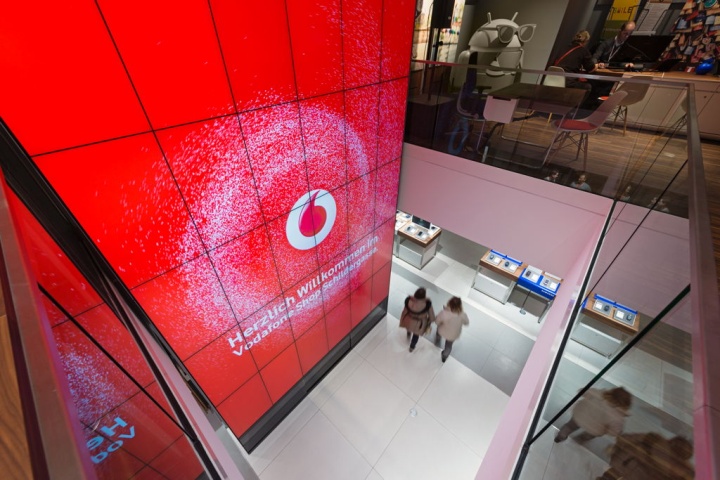 Vodafone tienda insignia por BLACKSPACE KMS Colonia 14 tiendas insignia de Vodafone por KMS BLACKSPACE, Colonia
