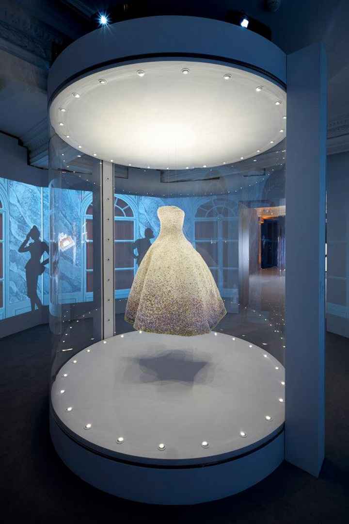 The Secret Of Dior Successfully Use Of Visual Merchandising