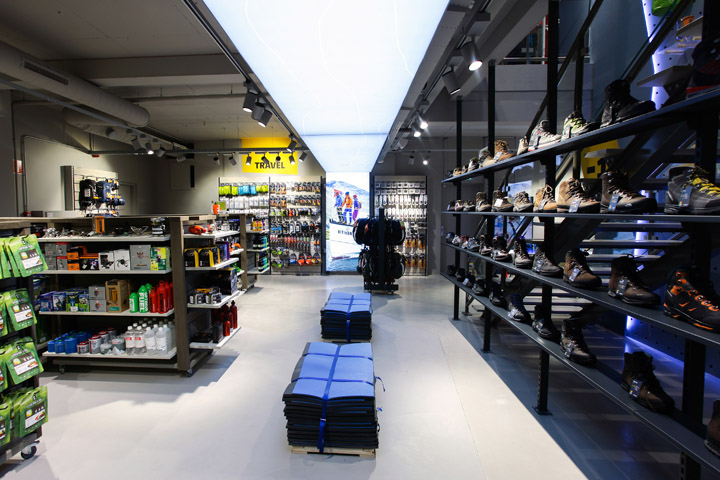 Onrechtvaardig heel veel Verhoogd Bever Outdoor & Travel store by Storeage, Rotterdam