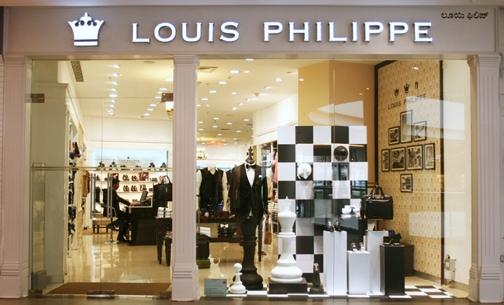 louis philippe store display