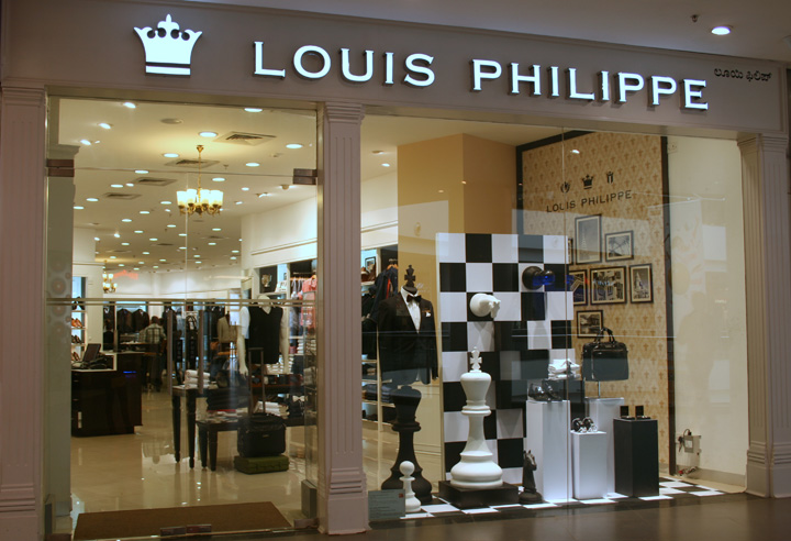louis philippe store display