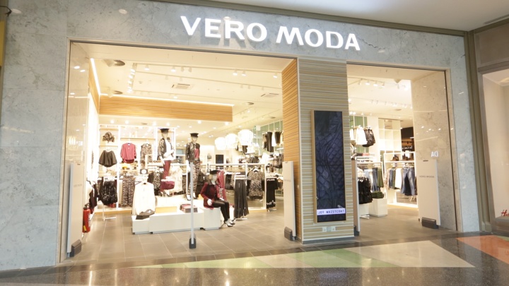 Radioaktiv teenager Brise Vero Moda Flagship Store at Alexa Mall by Riis Retail, Berlin