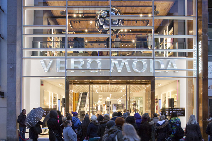 Moda Flagship Store at Königstrasse Riis-Retail, Stuttgart – Germany
