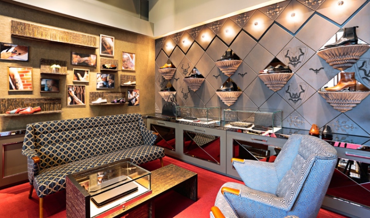 samarbejde heks pave Christian Louboutin flagship boutique by Luxur Cobbler & 212box, Tokyo