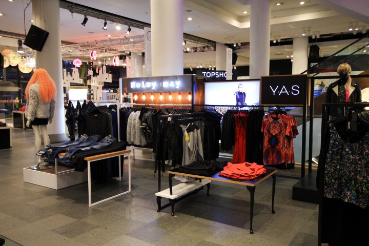 Periodisk konstant Diskutere Y.A.S, Vero Moda and Noisy May shop in shop at Selfridges by Mynt Design,  London