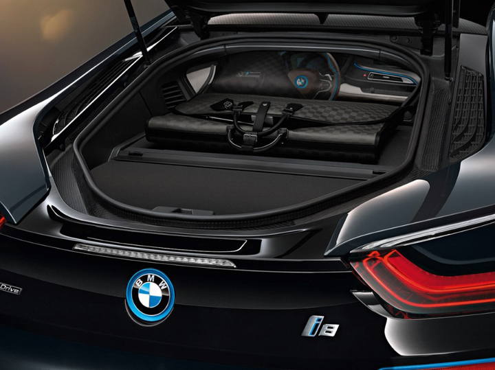 BMW i8 x Louis Vuitton luggage set