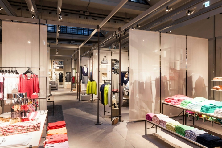Sherlock Holmes leraar Ambient United Colors of Benetton Concept Store, Milan – Italy
