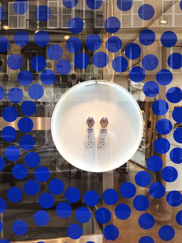法国-巴黎Colette蓝色橱窗设计