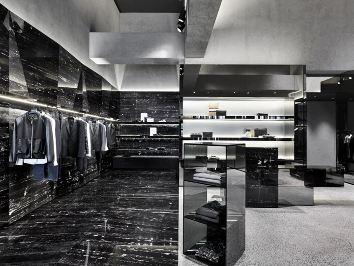 意大利米兰–Les Hommes黑色主题男装店设计