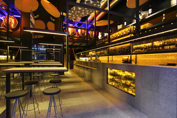 西班牙毕尔巴鄂葡萄酒和奶酪棒店设计
