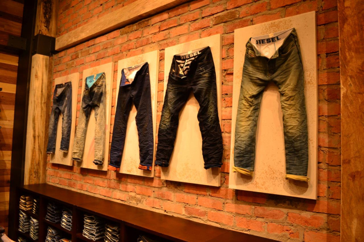 哥伦比亚布卡拉曼加--Jeans Team服装专卖店设计