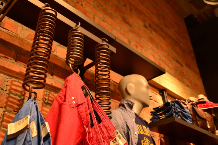 哥伦比亚布卡拉曼加--Jeans Team服装专卖店设计