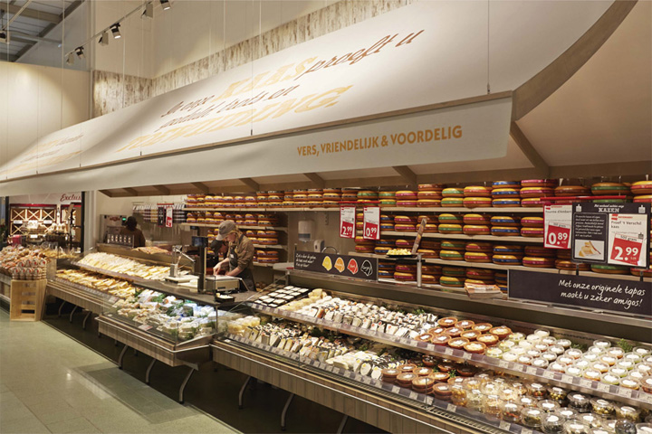 creatief Ongehoorzaamheid dealer DekaMarkt 'World of Food' store by Twelve Studio, Netherlands