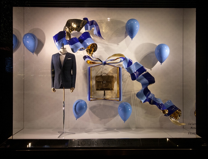 Louis Vuitton Christmas Decorated Window Display Galleries Lafa Stock Photo  - Download Image Now - iStock