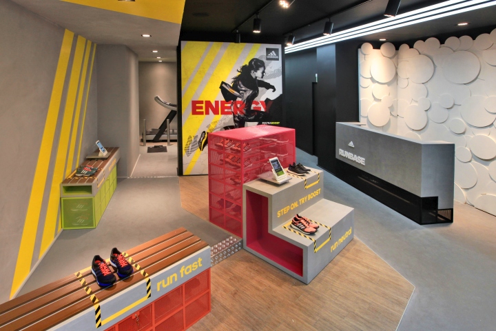 Immersion pocket Successful adidas RunBase Store by DINN!, Milan – Italy