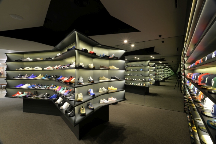 LACES Shoe Store by CoA Arquitectura 
