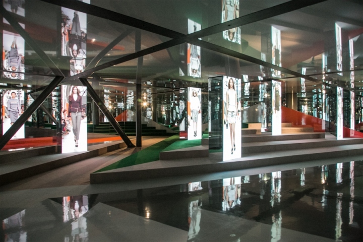 Es Devlin, Kanye's Favorite Set Designer, Discusses the Louis Vuitton  Spring Collection – WWD