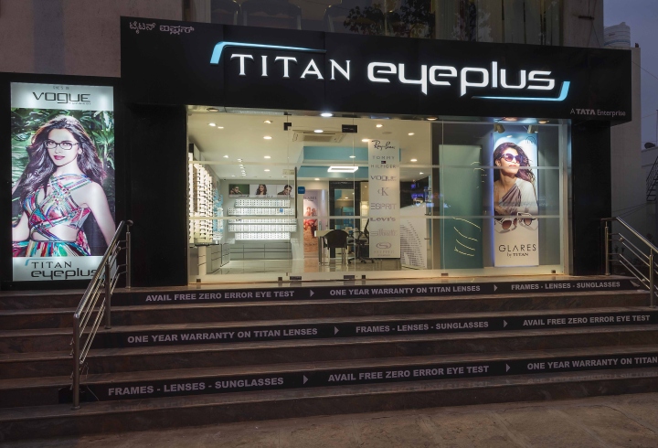 » Titan Eyeplus eyewear store by Foley Designs, Bangalore