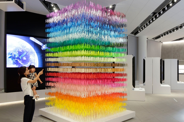 Paper art installation by Emmanuelle Moureaux at 'Space in Ginza 