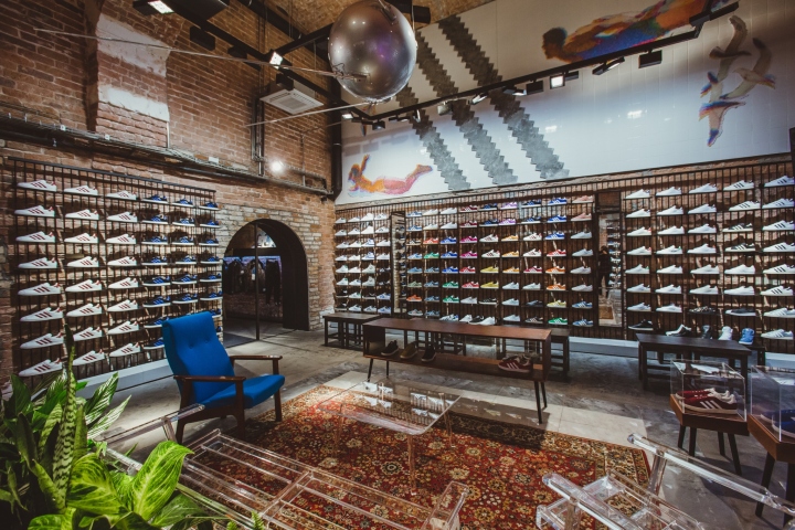 Parte Catastrófico asesinato Adidas Originals flagship store by adidas in-house design + Stereotactic,  Moscow – Russia
