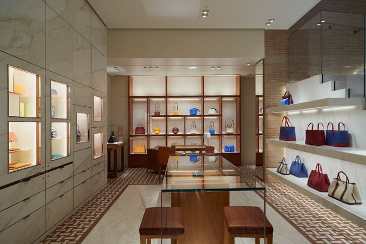 Hermes Shop In Rome Italy Stock Photo - Download Image Now - Famous Place,  Hermès - Designer Label, Italy - iStock