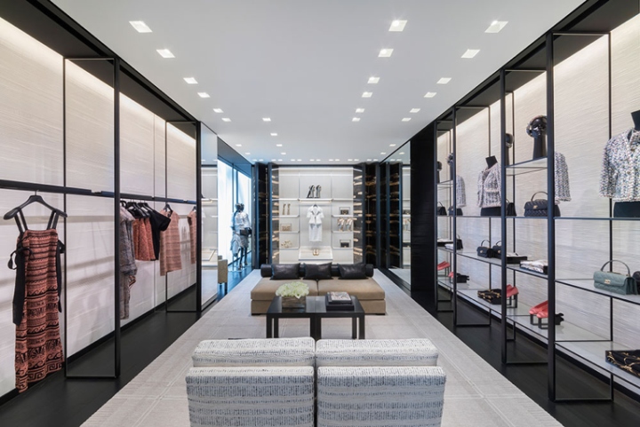 Inside the new Louis Vuitton's Ginza Namiki-dori store  Retail space  design, Louis vuitton store, Design inpiration