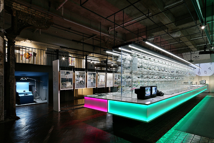 detrás versus Tranquilidad Adidas Originals SNKR exhibiton & pop-up store by urbantainer, Seoul – Korea