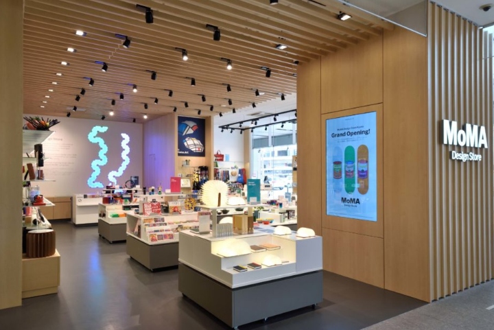 Eller Dag Vært for Museum of Modern Art Design Store by Lumsden, Kyoto – Japan