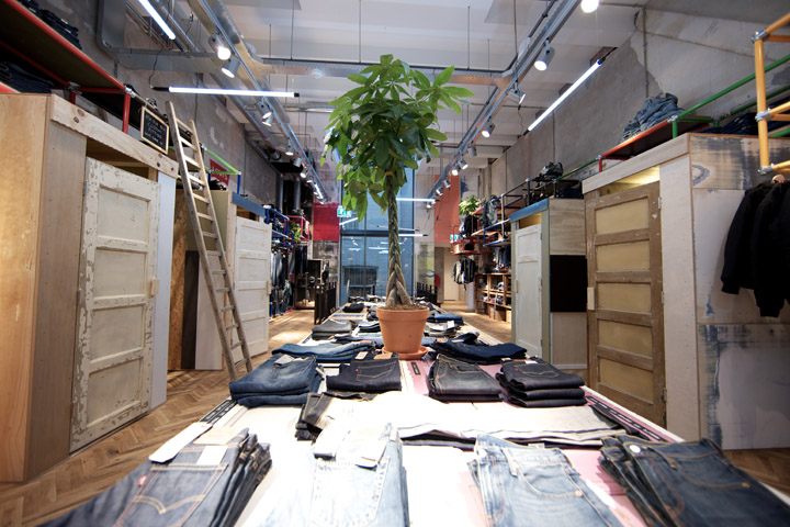 » Levi’s store by Como Park Studio, Amsterdam