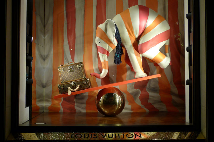 » Louis Vuitton Circus windows, Paris