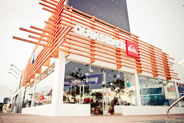   Quiksilver  store  by MF Architectural Peru
