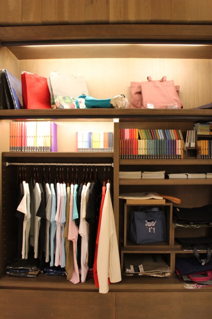 » BOOKSTORES! Eslite bookstore at Hysan Place, Hong Kong