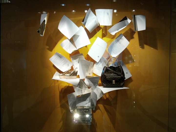» Louis Vuitton papers windows Spring 2013, Jakarta