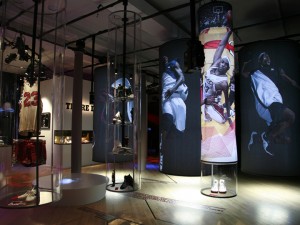 » POP-UP STORES! Nike Zoom LeBron IV pop-up store by Eight Inc., New York