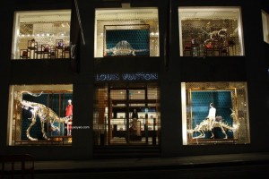 » Louis Vuitton dinosaurs windows at Bond street 2013, London