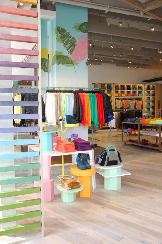 » BEACH STORES! United Colors of flagship store, Miami Florida