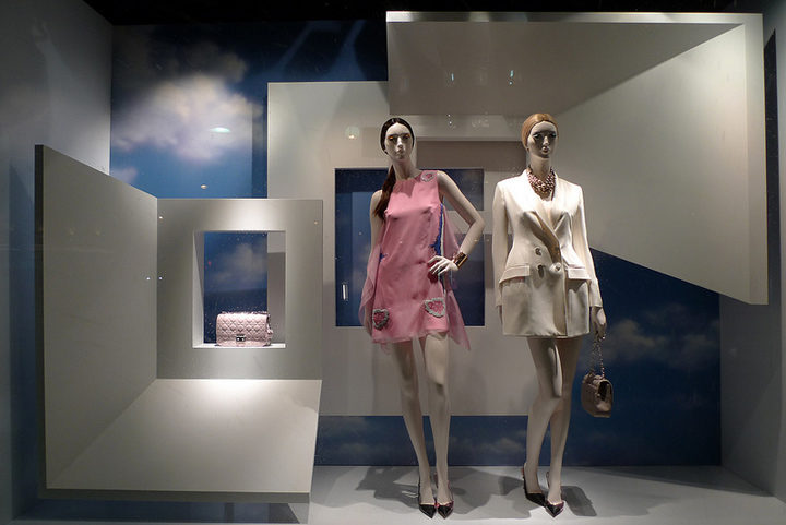 Dior #WindowDisplay in Paris, in collaboration with