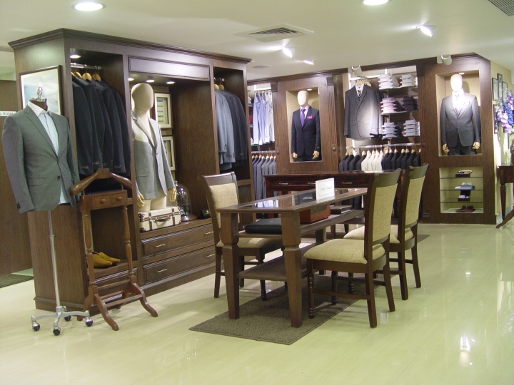 » Louis Philippe store, New Delhi – India